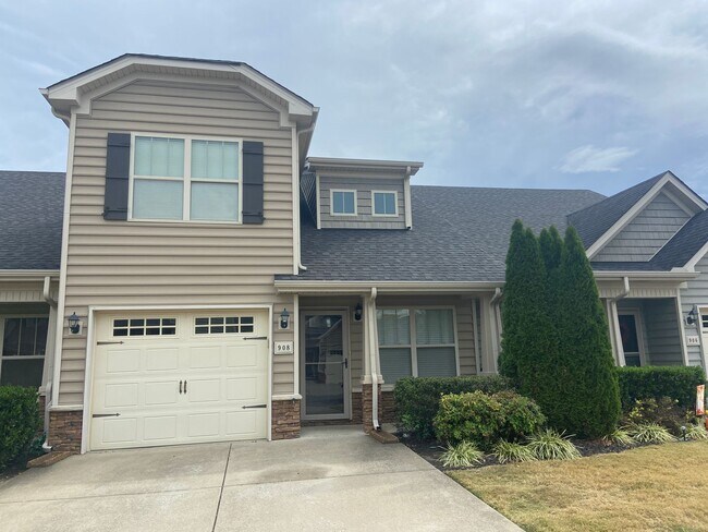 Building Photo - 3 Bedroom / 3 Bathroom / End Unit Townhome...