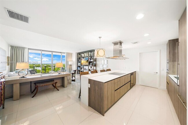 Building Photo - 360 Ocean Dr