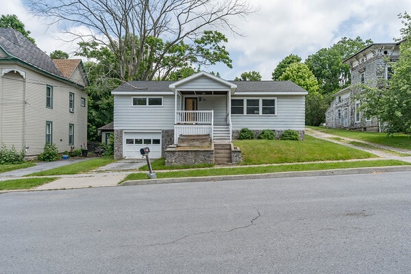 Building Photo - 110 Main St