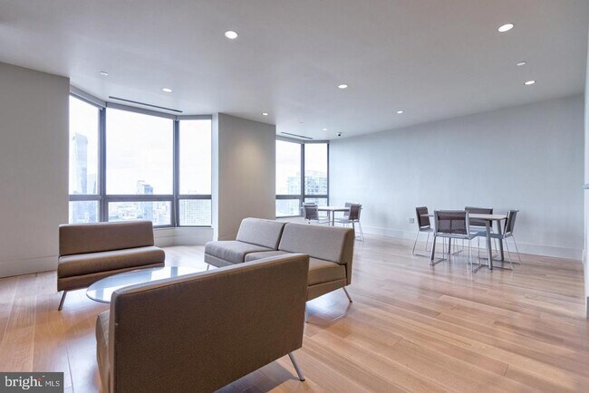 Building Photo - 2020 Walnut St