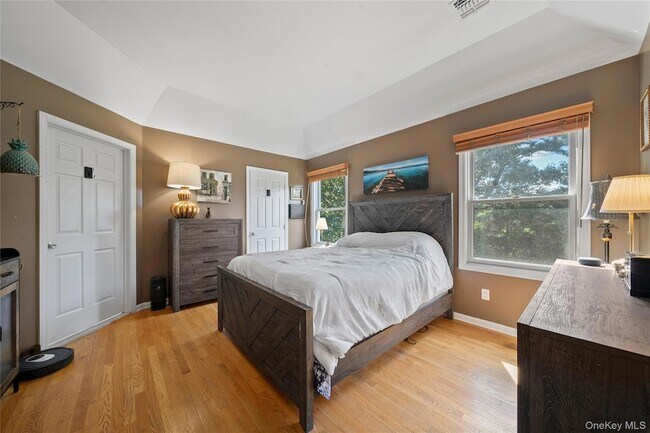 Building Photo - 108 S Hillside Ave