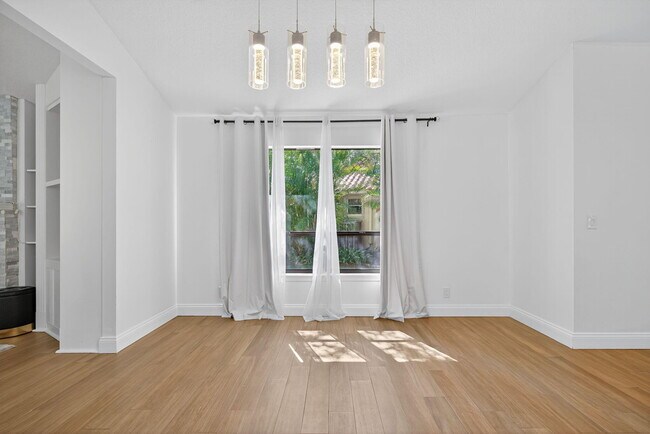 Building Photo - 2606 Monaco Terrace