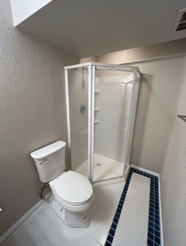 Building Photo - 3 Bedroom 2 Bathroom Home in Roxborough