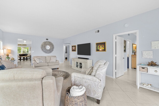 Building Photo - 4140 Bayhead Dr