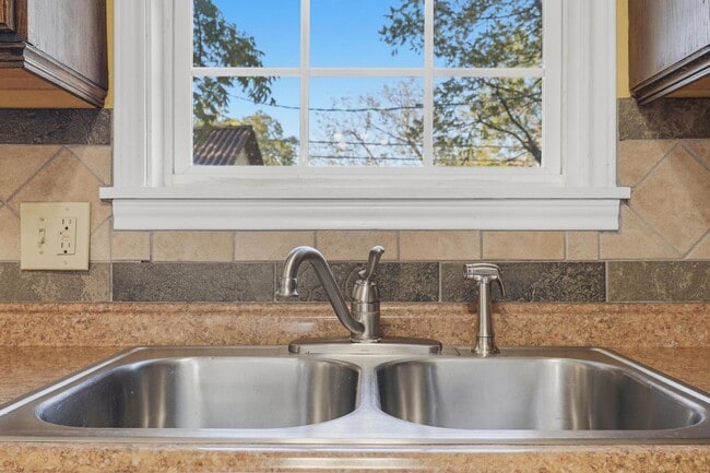 Building Photo - 2618 S 22nd St