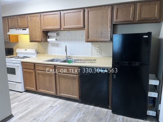 Building Photo - 931 Trimble Dr