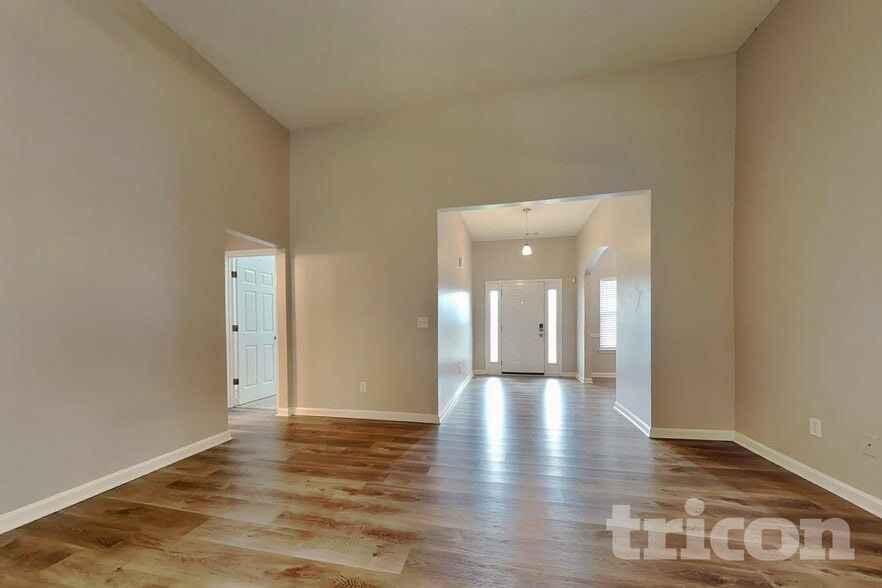 Building Photo - 496 Birchwood Dr