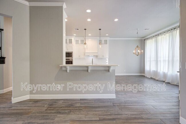 Building Photo - 15121 SE 56th St
