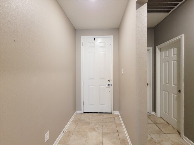 Building Photo - 14202 Persimmon Woods Dr