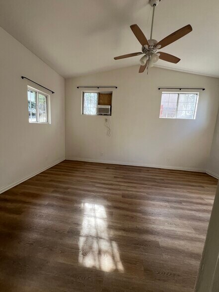 Building Photo - 1725 Kent St