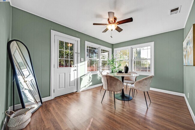 Building Photo - 2438 Upland Dr