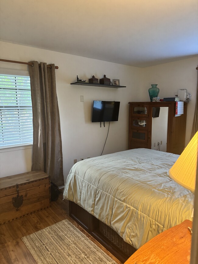 Building Photo - 43598 Arbor Way W
