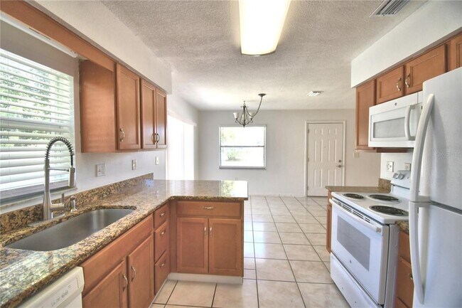 Building Photo - 914 Grape Ave