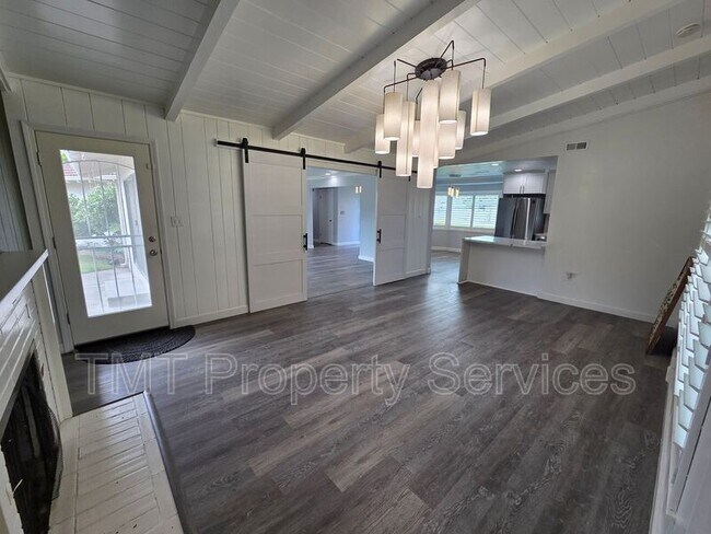 Building Photo - 9 W Robinhood Dr