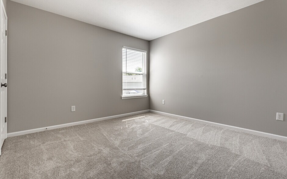 Building Photo - 13927 Harrison Pky