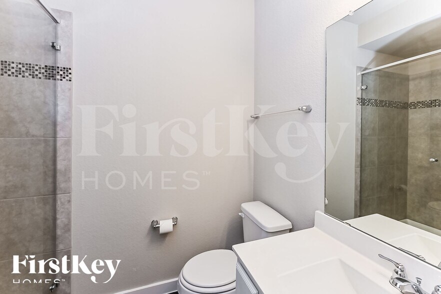 Building Photo - 12319 Summerbrook Dr