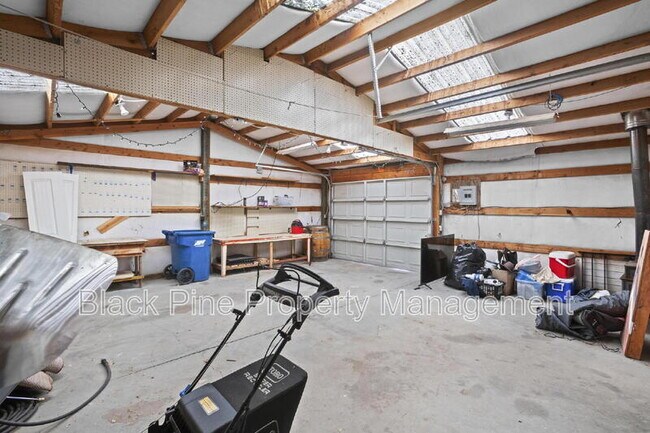 Building Photo - 5060 Chaps Pl