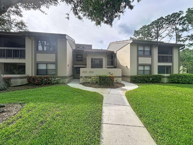 Building Photo - 217 Woodlake Wynde