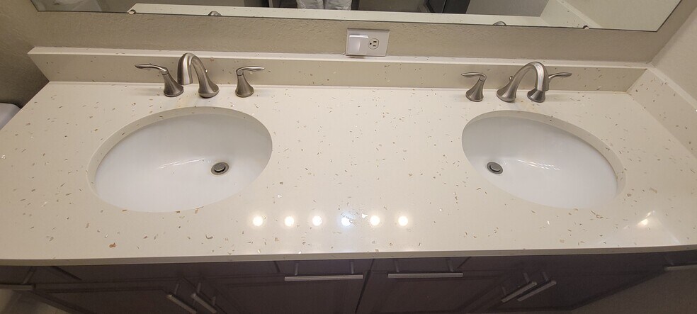 Building Photo - 1064 N Tamiami Trl