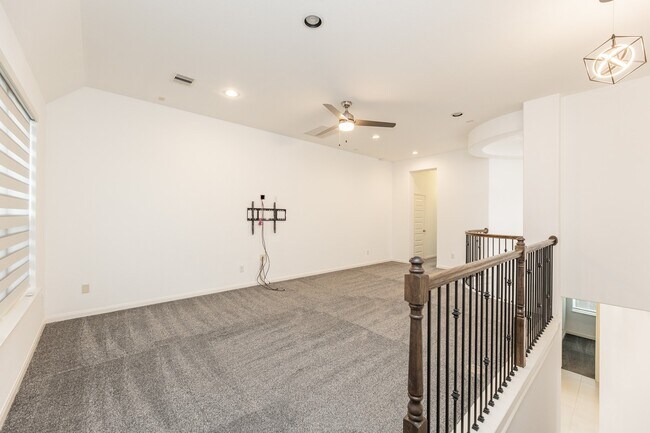 Building Photo - 25514 Kearsley Dr