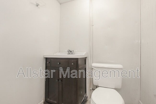 Building Photo - 3195 Whitethorn Rd