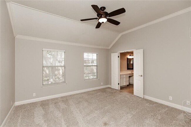 Building Photo - 17002 Hillside Dr