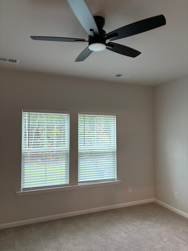 Building Photo - 119 Barefoot Dr