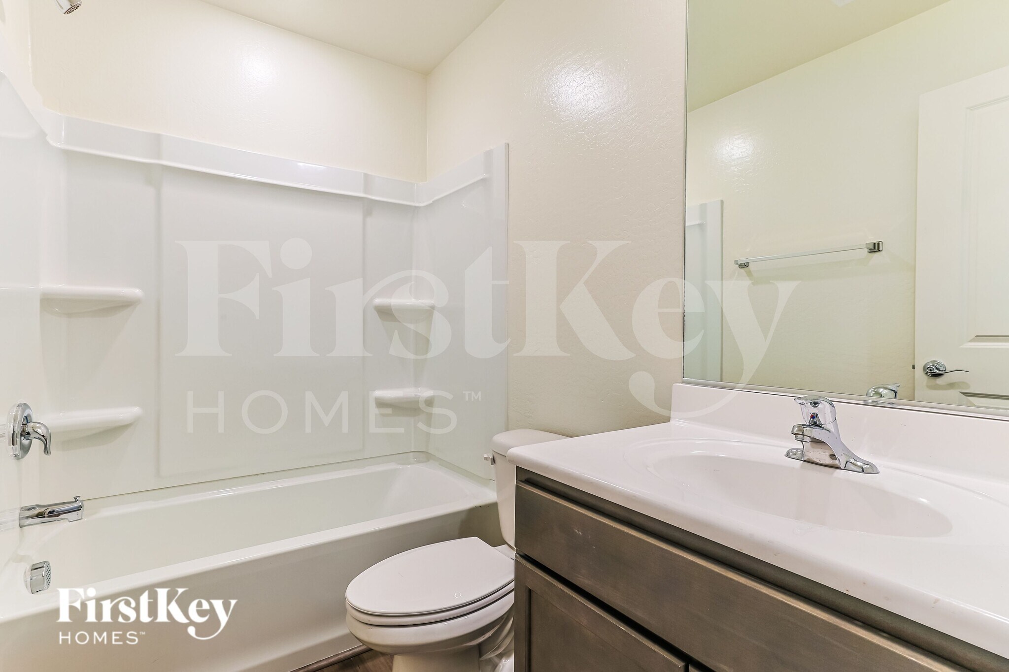 Building Photo - 1032 W 20th St