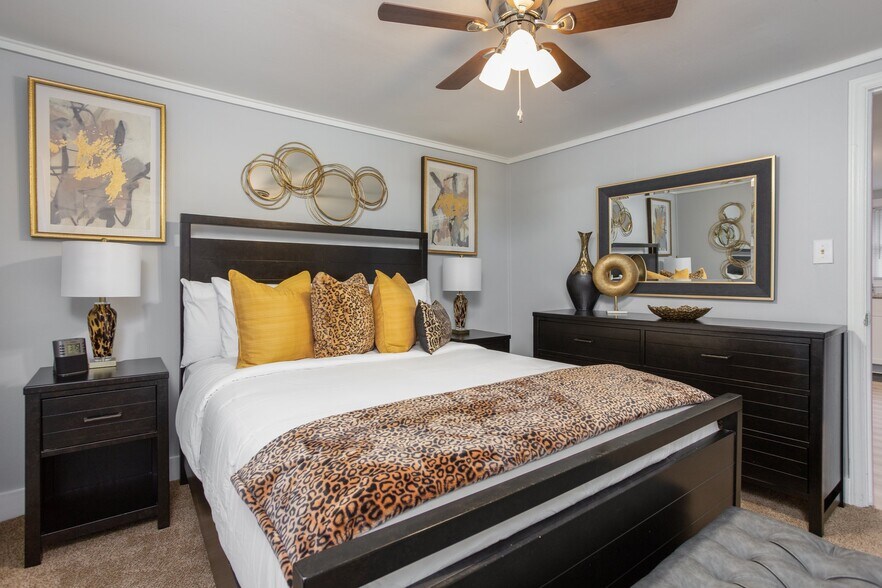 Building Photo - 723 W Mckinley St