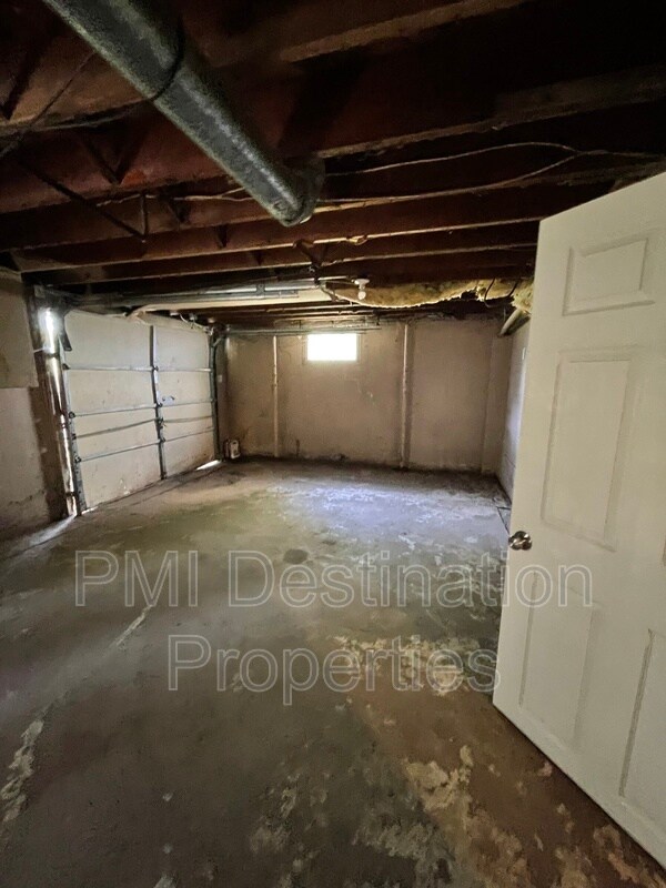 Building Photo - 5528 Parkview Ave