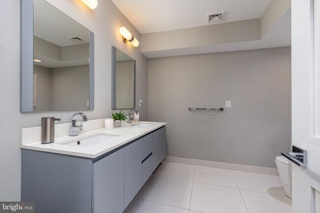 Building Photo - 608 N 3rd St