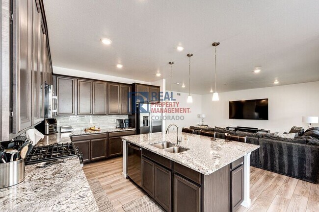 Building Photo - 960 S De Gaulle Ct