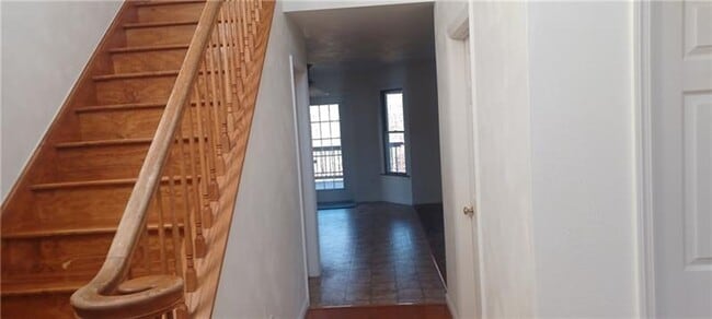 Building Photo - 4 bedroom 2.5 bath Home fo r rent Irwin, PA 15642