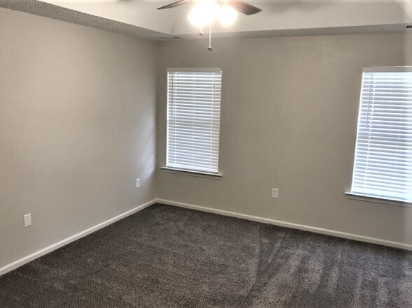 Building Photo - 13 Sweetwater Ln