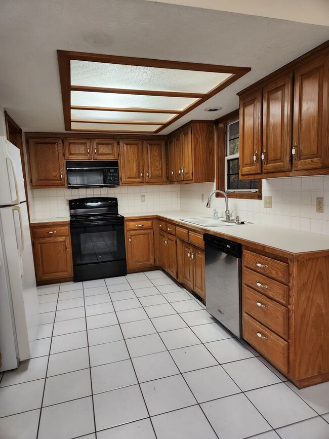 Building Photo - Southwest Springfield 3 Bed / 2 Bath Home ...