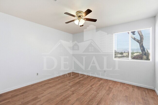 Building Photo - 808 S Langley Ave