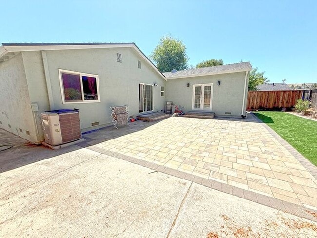 Building Photo - 3585 Cadwallader Ave