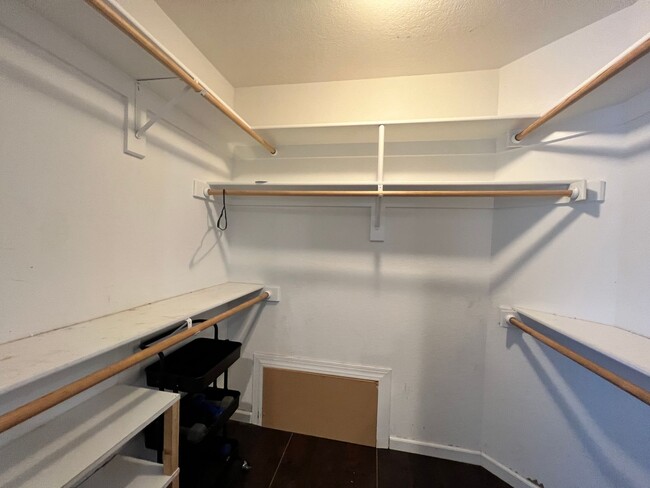 Building Photo - 3 bedroom home in Portmsouth
