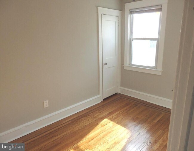 Building Photo - 129 S Eagle Rd