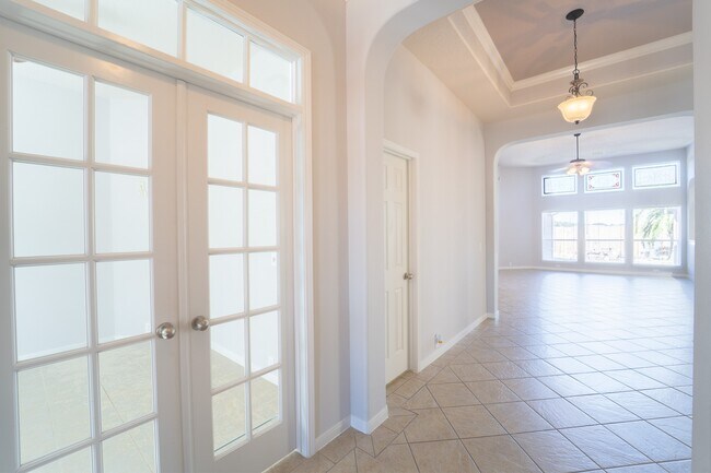 Building Photo - 2910 Sandleigh Dr