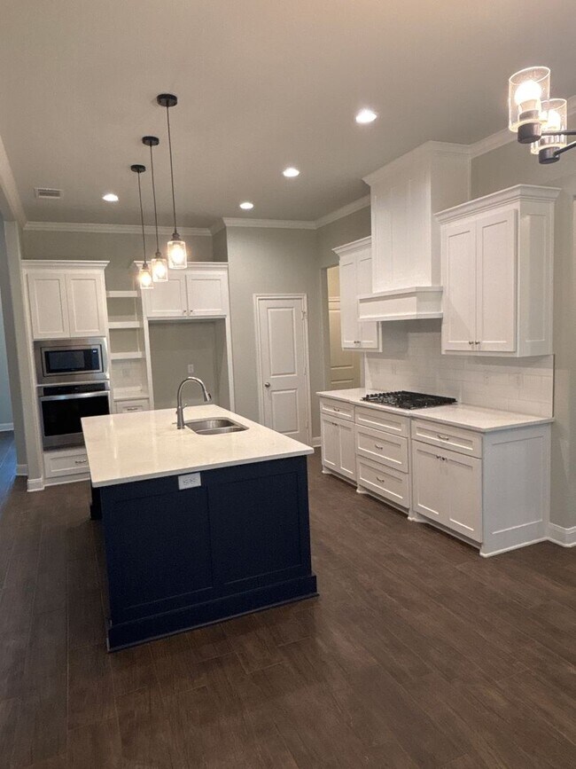 Building Photo - Beautiful South Tyler Rental in Royal Vist...