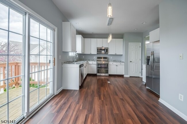 Building Photo - 227 Winding Hill Dr