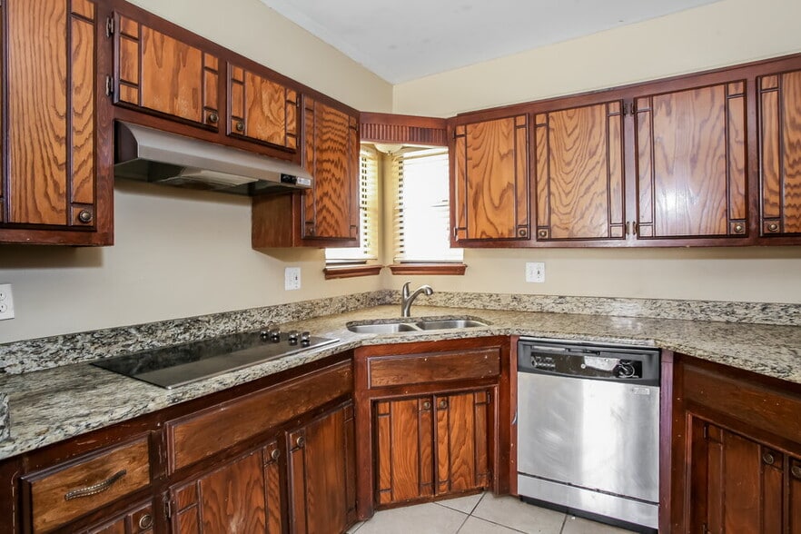 Building Photo - 808 Waterview Rd