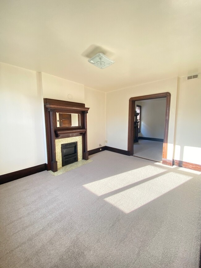 Building Photo - 551 Bates St