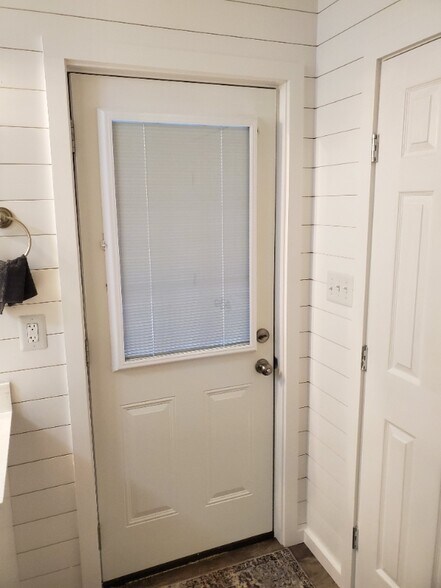 Building Photo - 413 Pine St