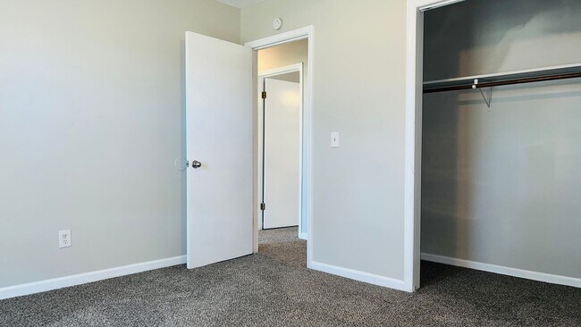 Building Photo - Completely updated 3 bedroom 2 bath home in Lagrange! Must see!