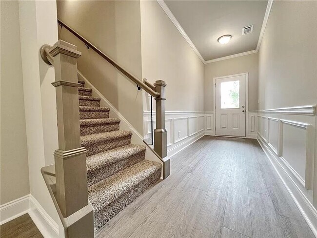 Building Photo - 1446 Fern Ridge Ln