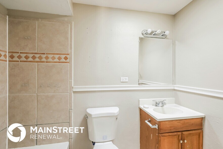 Building Photo - 7956 E Victoria Dr