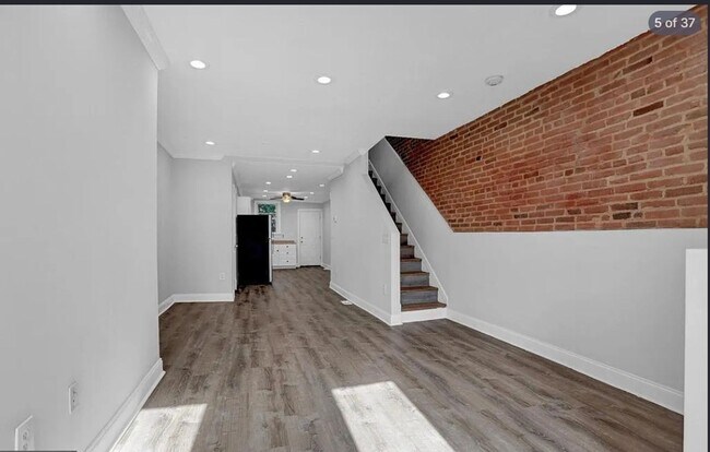 Building Photo - 1520 Holbrook St