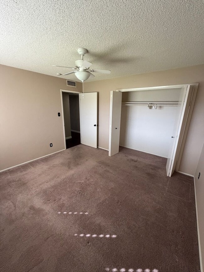 Building Photo - 55 and OLDER KERN CITY 2 BED UPDATED HOME